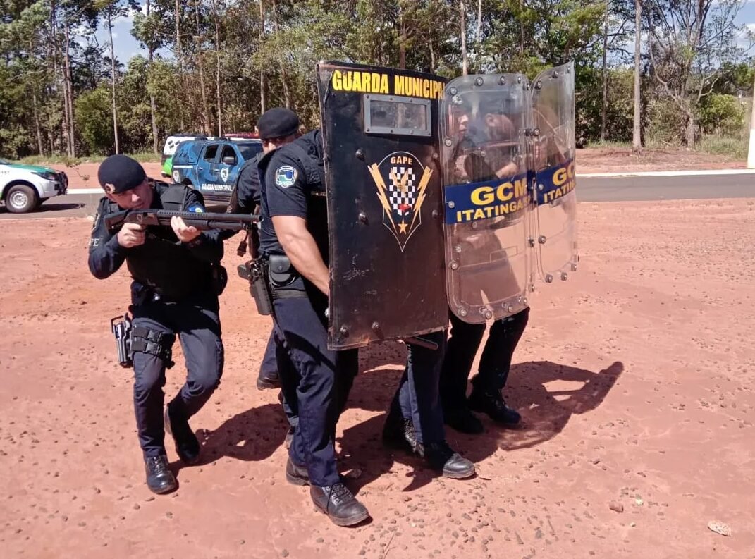Guardas civis de Botucatu e Itatinga recebem treinamento sobre controle de multidões