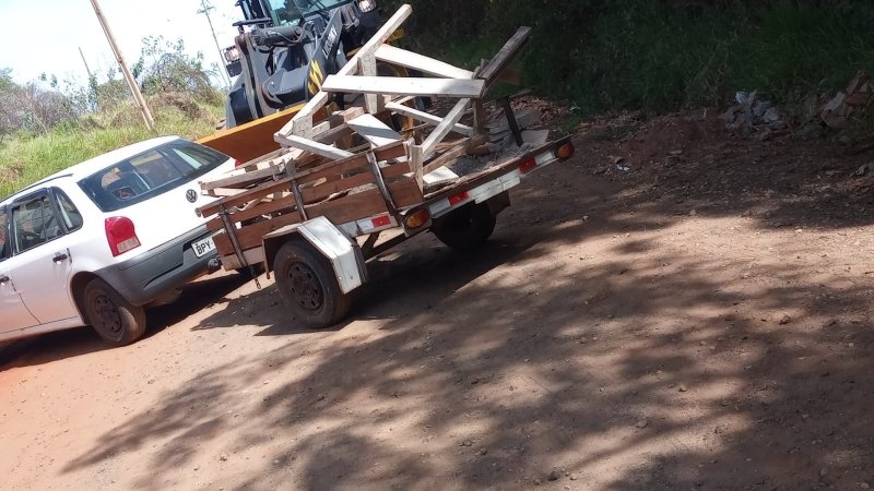 Homem é detido por descarte irregular de lixo e danificar veículo da Prefeitura