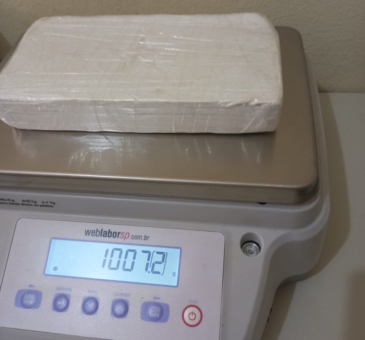 Polícia apreende mais de um quilo de cocaína em ponto de tráfico perto de escola
