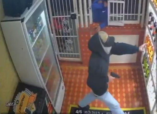 Dupla invade e rouba adega de bebidas no Centro de Botucatu