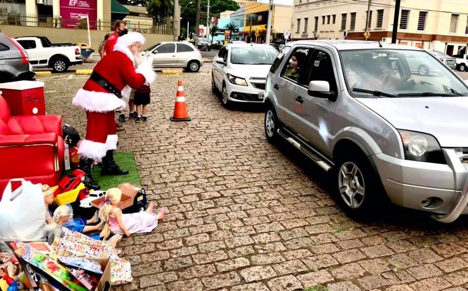 Papai Noel estará em Botucatu nesta segunda (12) arrecadando brinquedos para crianças carentes