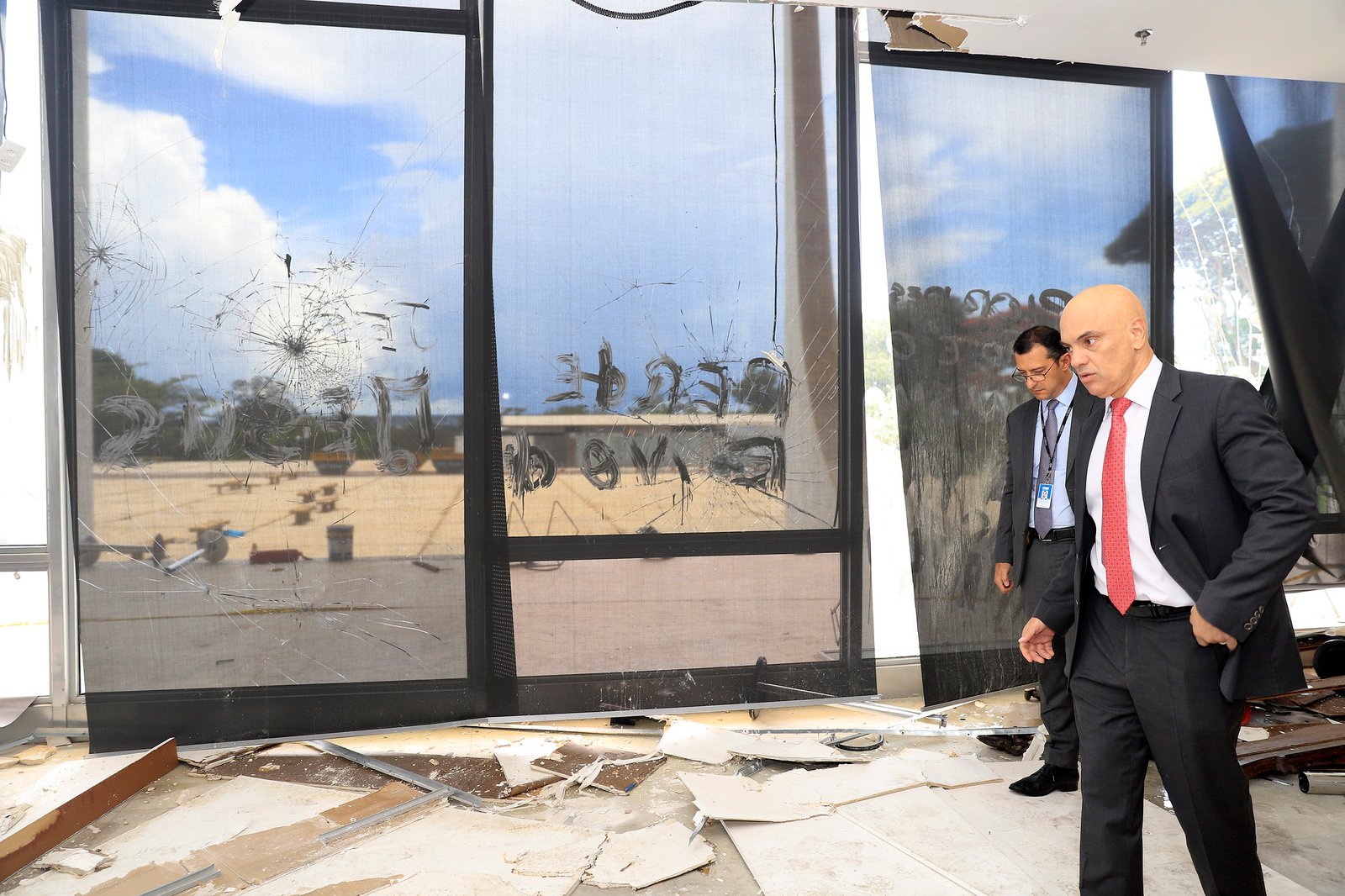 AGU pede o bloqueio de bens de financiadores dos atos golpistas