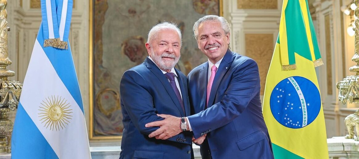 Brasil e Argentina estudam criar moeda única para trocas comerciais