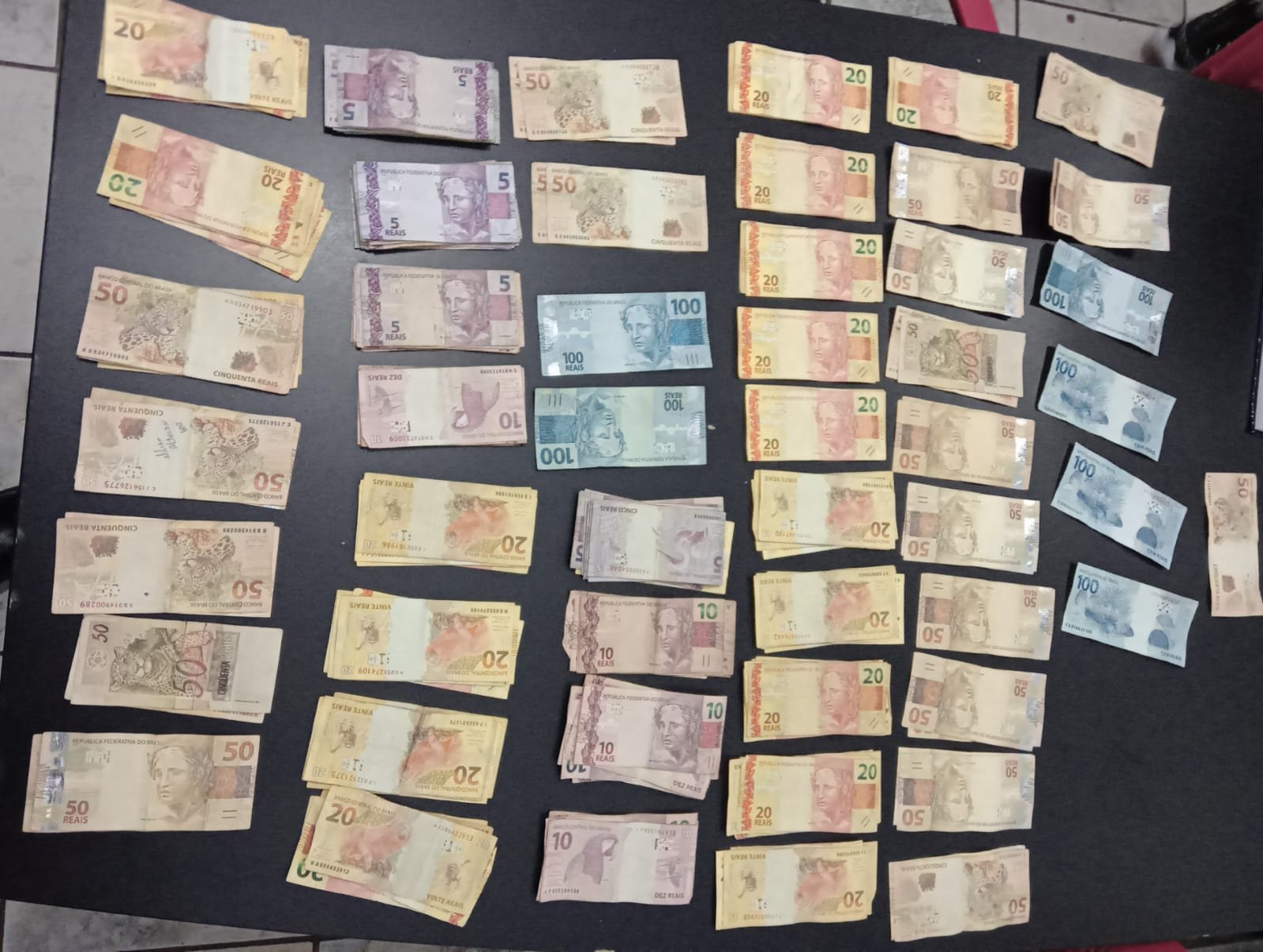 Guarda Municipal prende homem com entorpecentes e R$ 5 mil em dinheiro