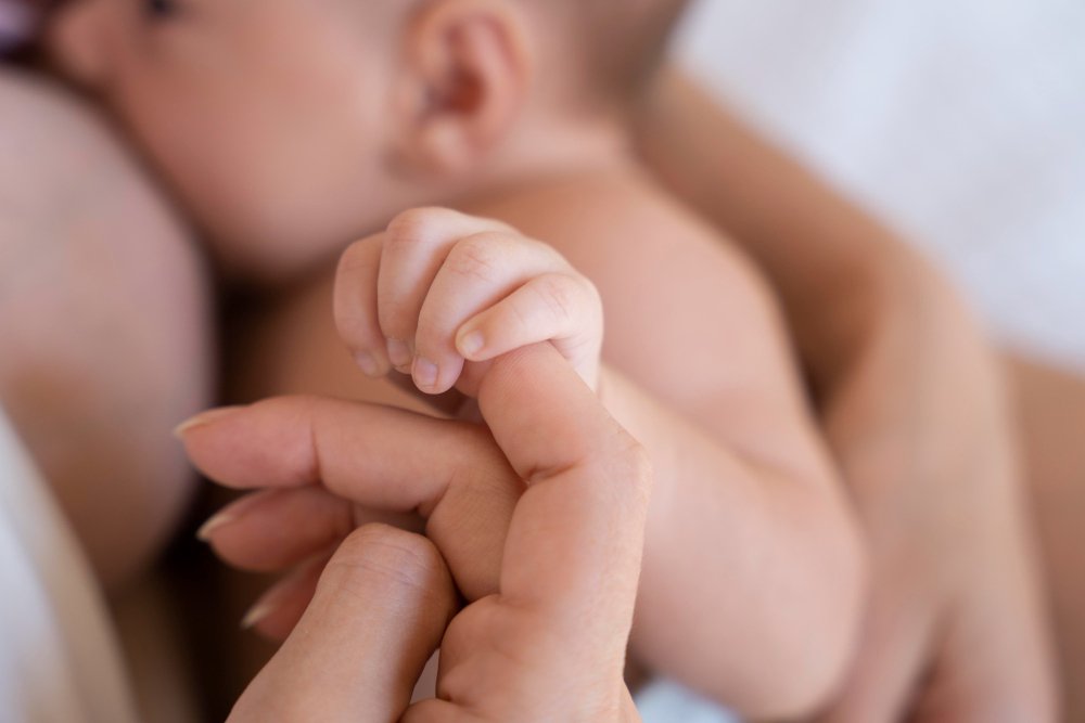 Mães vacinadas contra Covid podem transmitir anticorpos ao bebê