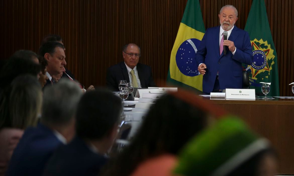 Lula defende crescimento com responsabilidade e seguridade social