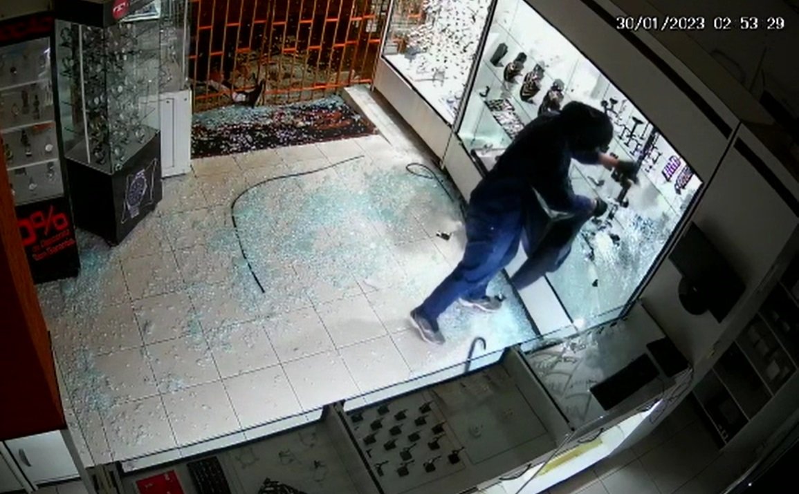 Relojoaria é alvo de furto durante a madrugada