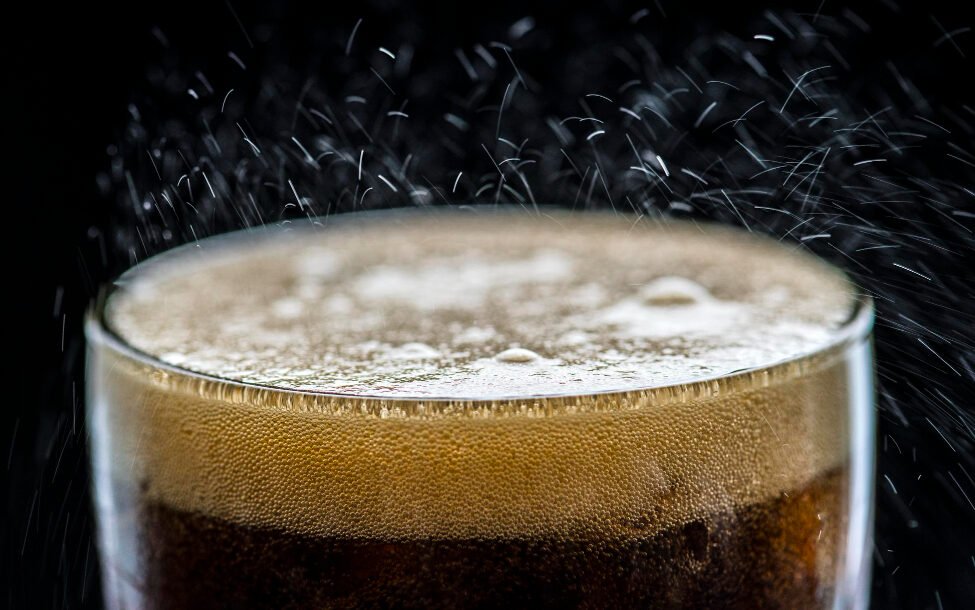 Consumo diário de refrigerante pode elevar risco cardíaco em adolescentes