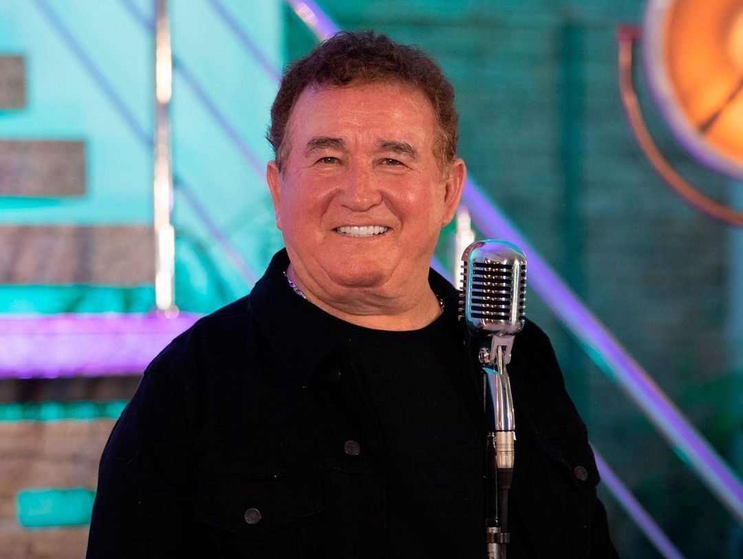 Amado Batista fará show gratuito na região