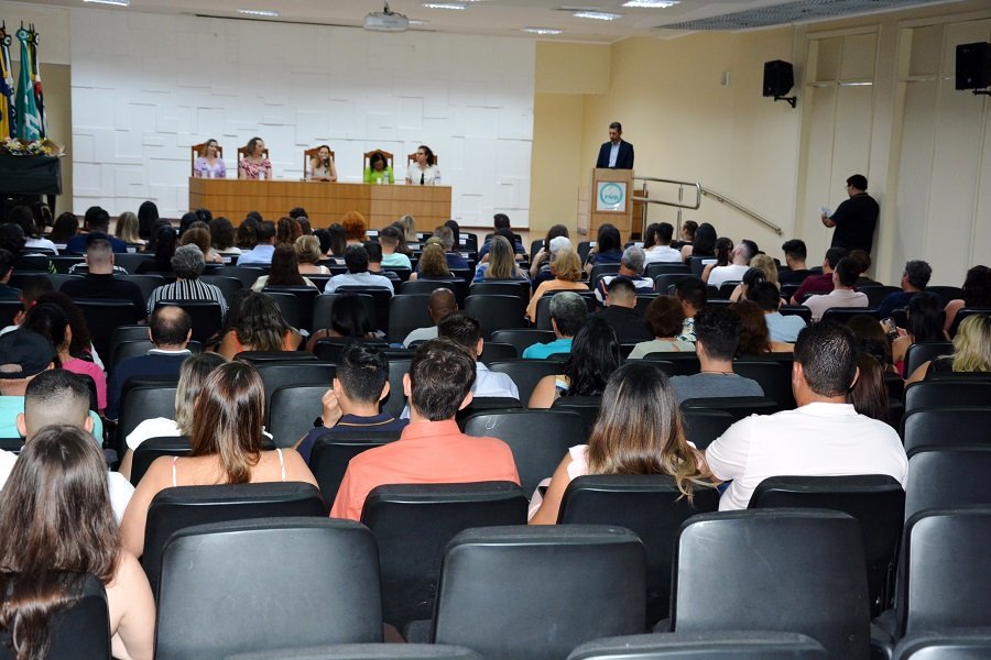 Curso de especialização em saúde forma mais uma turma em Botucatu