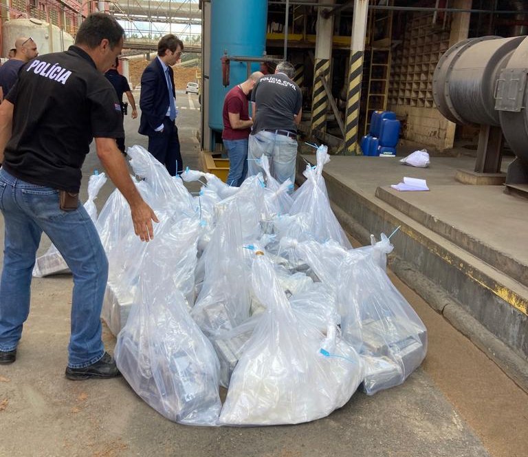 Polícia de Botucatu incinera mais de 870 quilos de drogas