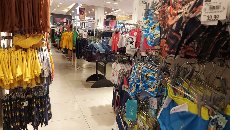 Vendas do comércio crescem em março