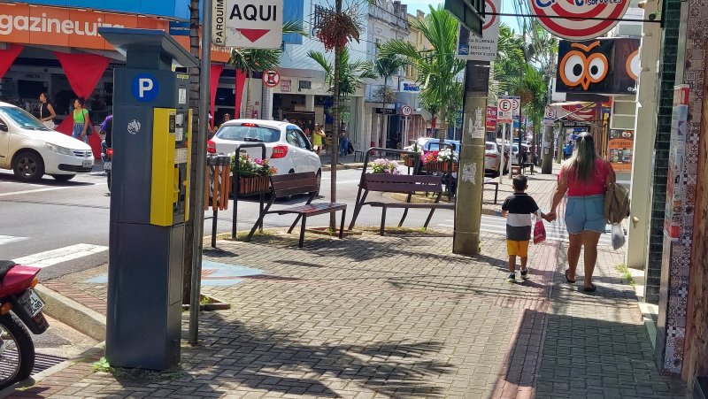 Comércio de Botucatu reabre as lojas a partir das 12h30