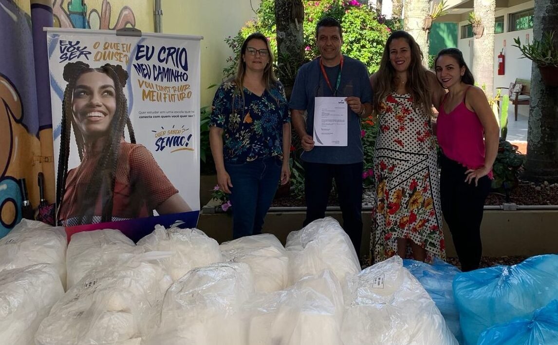 Hospital das Clínicas recebe doação de 30 mil jalecos descartáveis