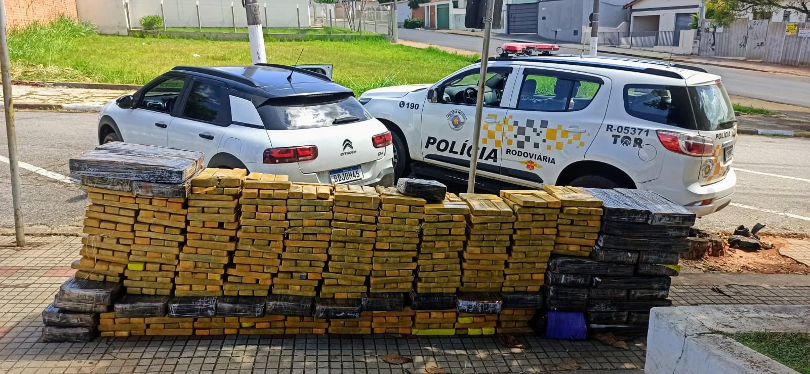 Polícia apreende mais de 1 tonelada de maconha na região