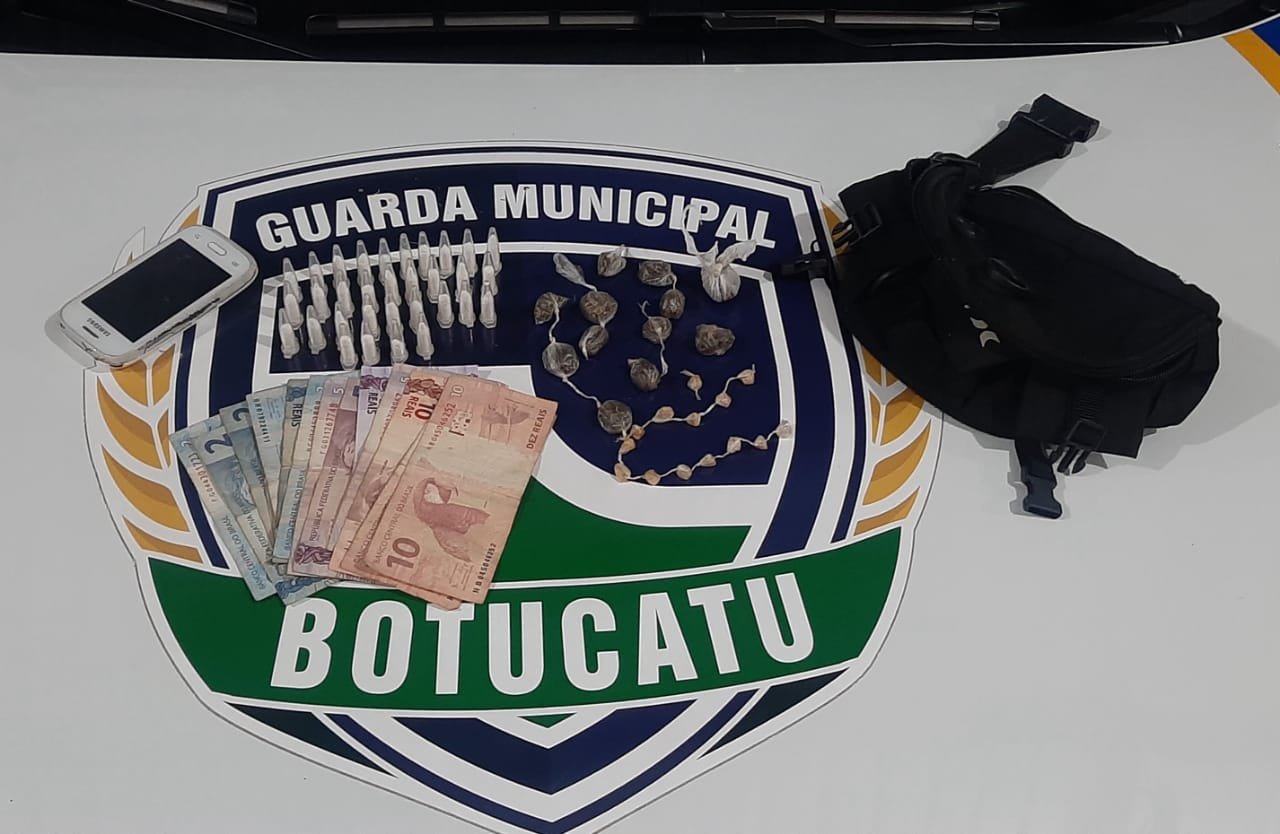 Traficante é preso após se esconder atrás de poste