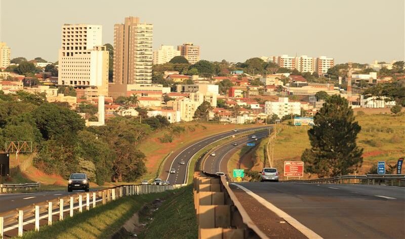 Mais de 220 mil veículos devem trafegar nas rodovias da região no feriado