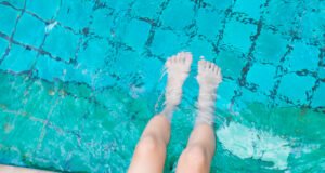 pés piscina gelada criogenia