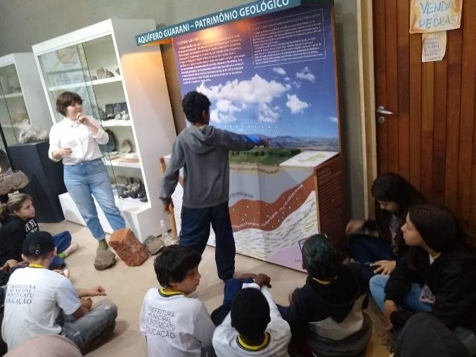 Alunos da rede municipal conhecem características geológicas de Botucatu
