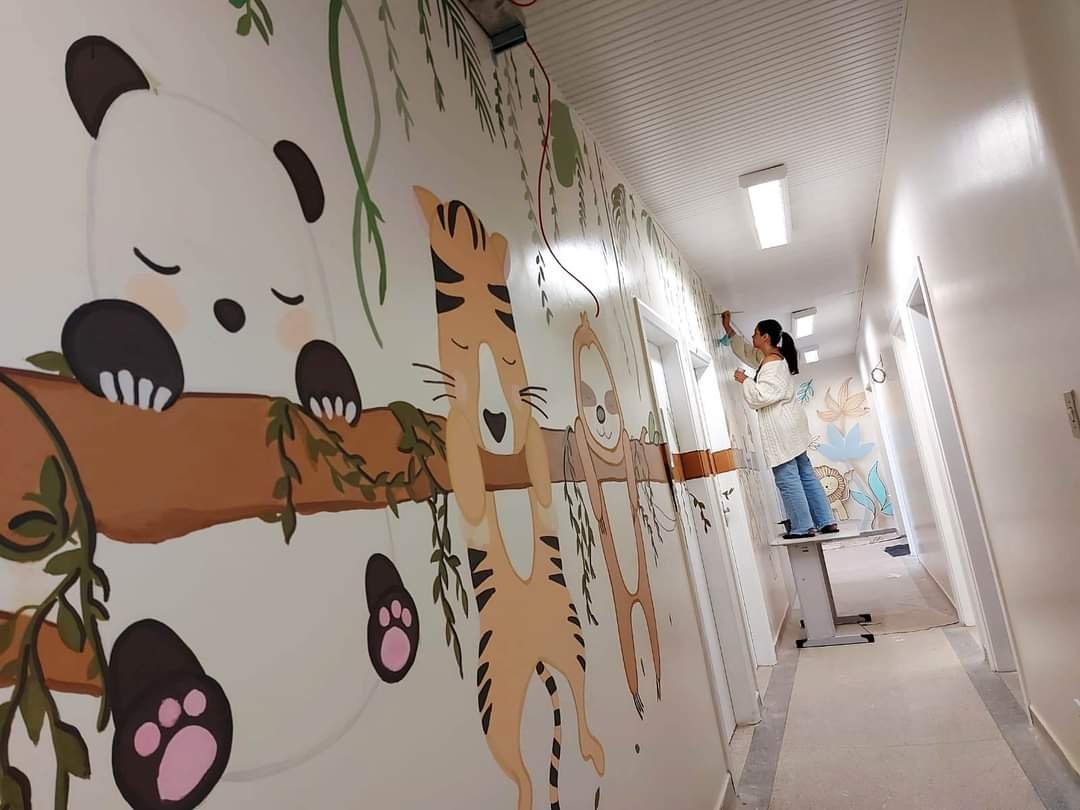 Voluntários colorem corredores do Pronto Socorro Pediátrico de Botucatu