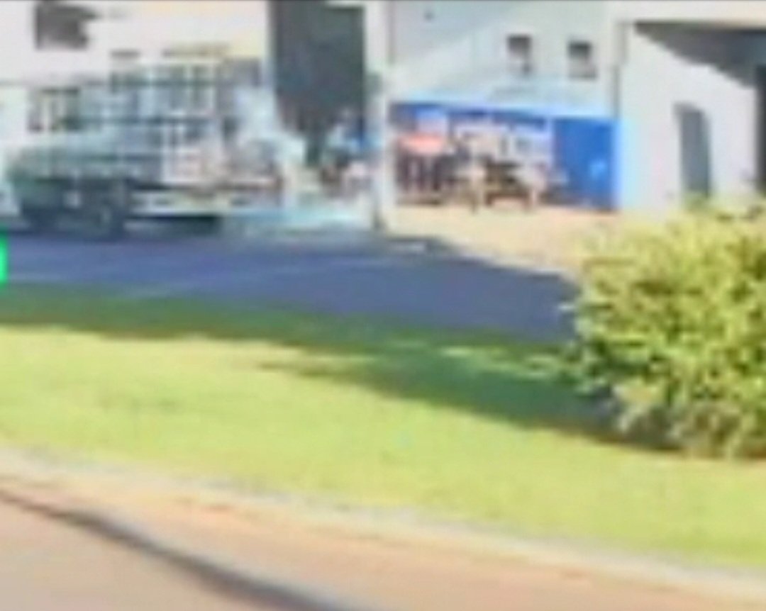 Homem morre esmagado por placas de vidro