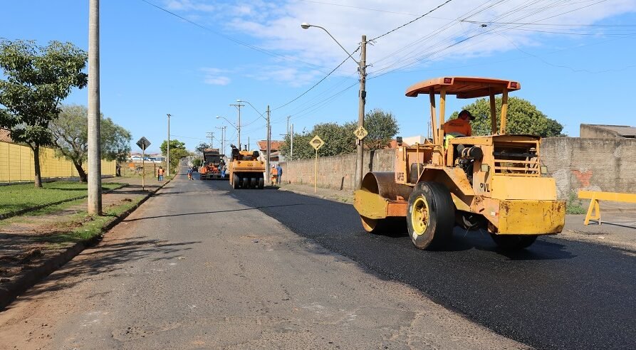 Avenida Getúlio Vargas é recapeada pela Prefeitura de Avaré