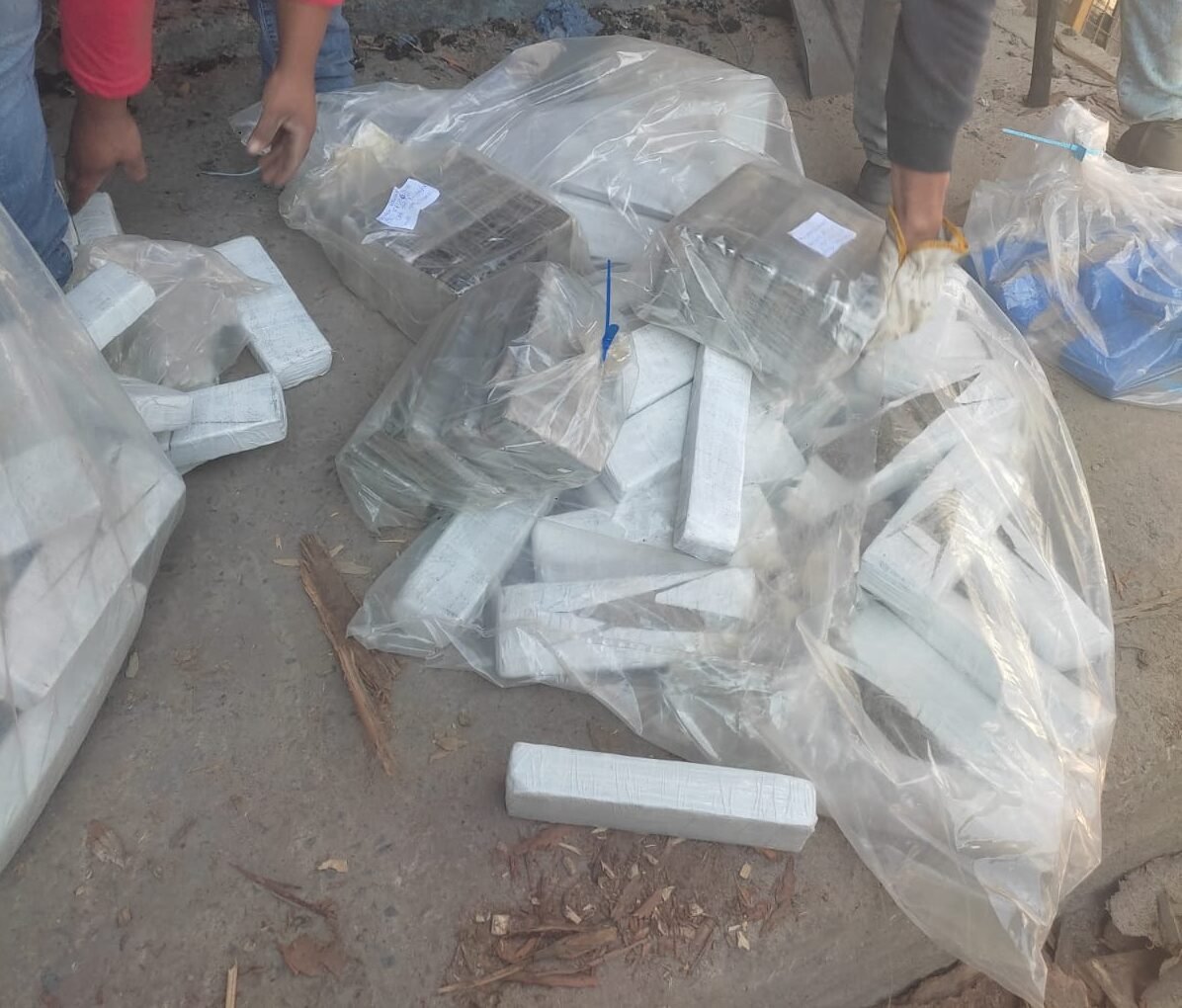 Polícia incinera quase  meia tonelada de droga apreendida