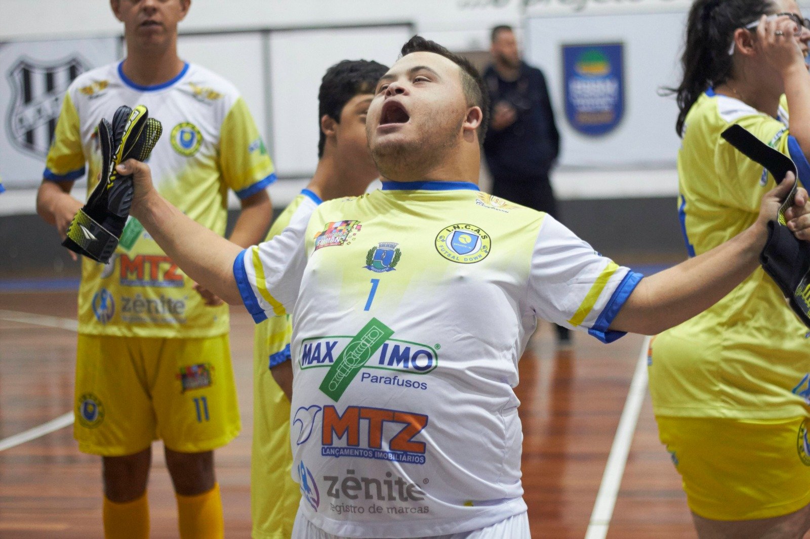 Ele treina a seleção brasileira de futsal Down e hoje é campeão mundial -  17/05/2021 - UOL ECOA