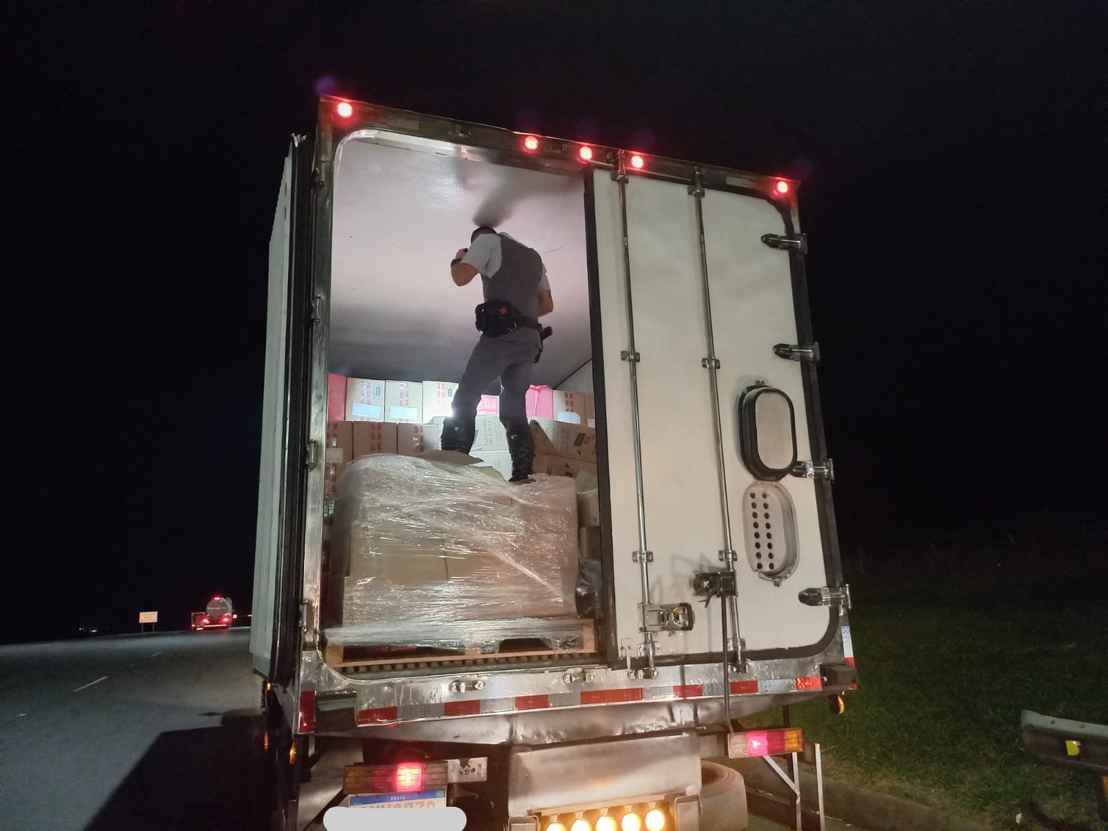 Polícia flagra mais de 170 mil maços de cigarros contrabandeados