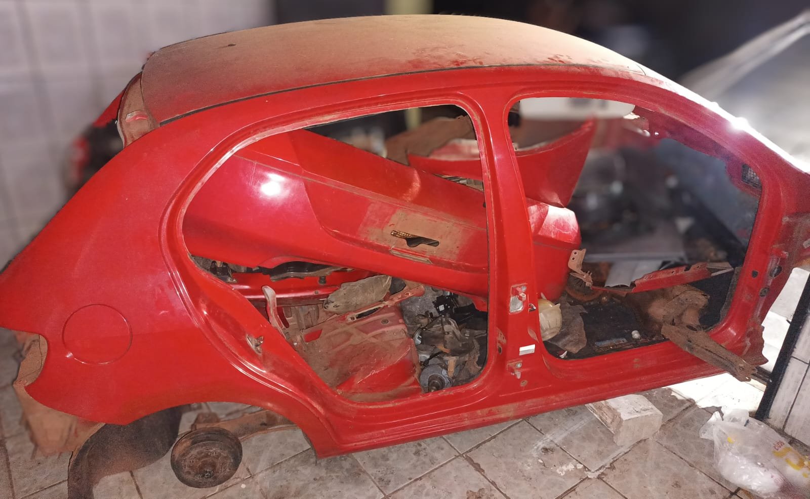 Dono manda carro para desmanche clandestino por não conseguir pagar financiamento