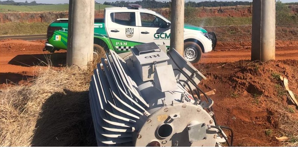 Ladrões tentam levar transformador da rede elétrica