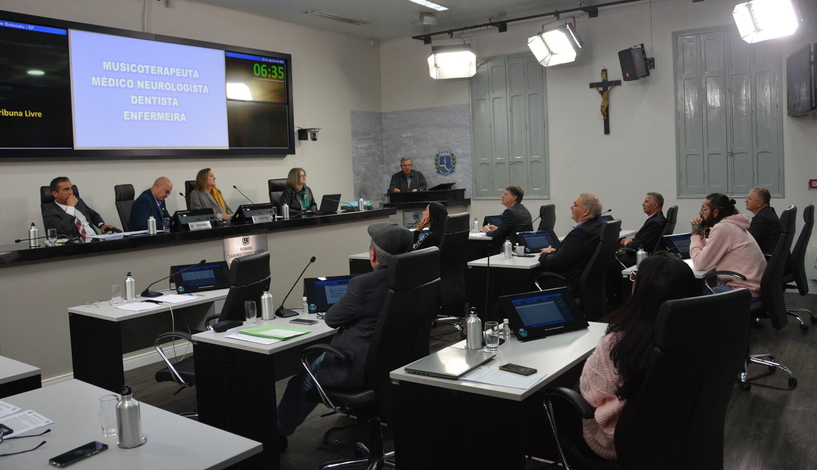 Vereadores aprovam nomeação de ruas e título de cidadão botucatuense