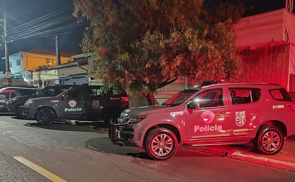 Jovem mata tia e primo, resiste à abordagem policial e é morto a tiros