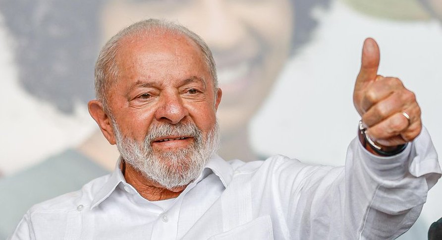Lula confirma cirurgia no quadril em outubro