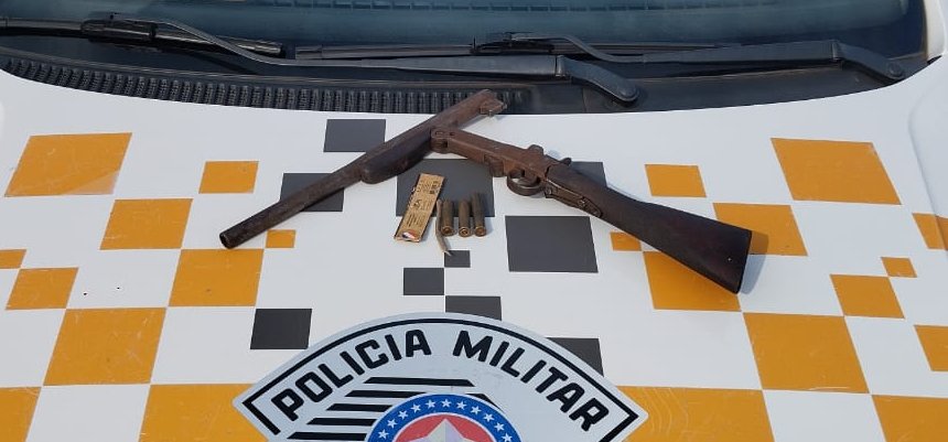 Menor é apreendido ao viajar com espingarda na garupa de moto