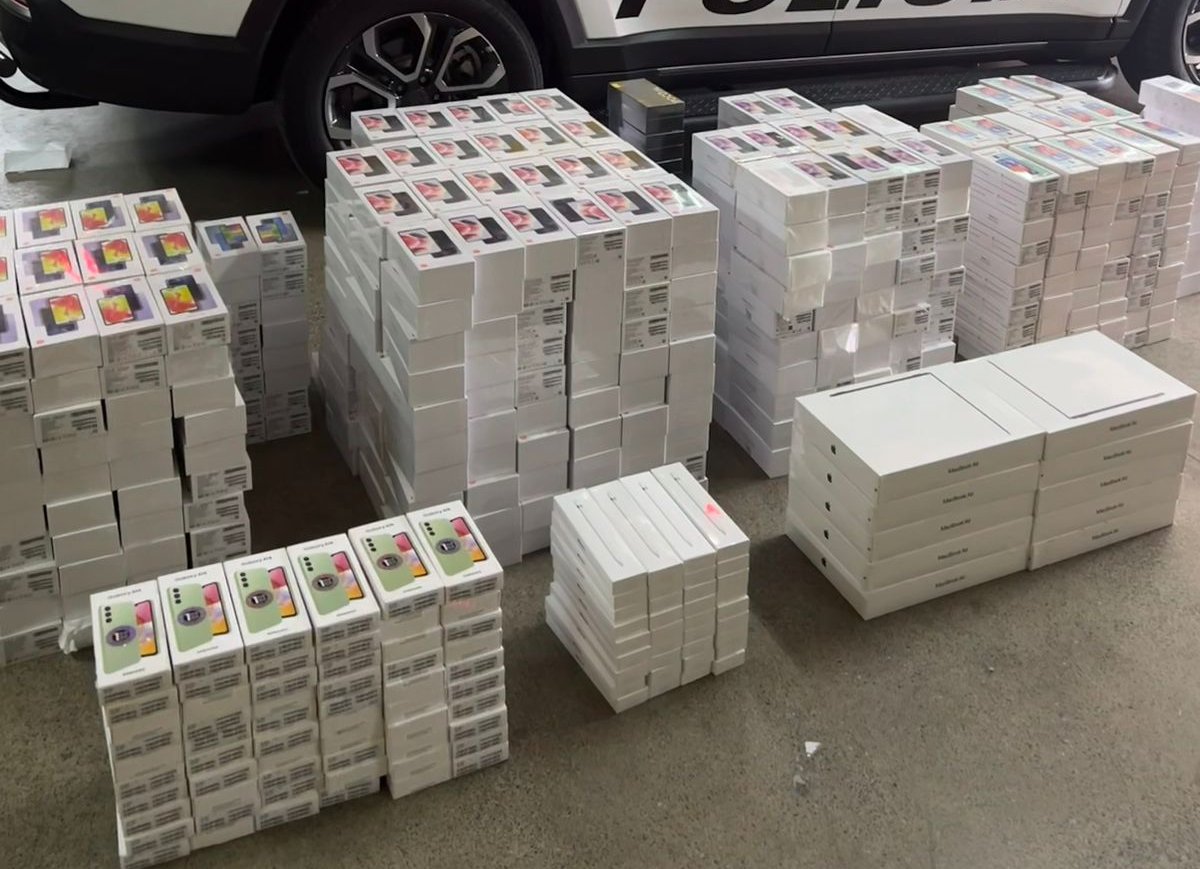 Casal é preso com 800 aparelhos eletrônicos ilegais