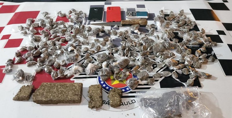 Traficante com tornozeleira eletrônica é preso com 280 porções de drogas