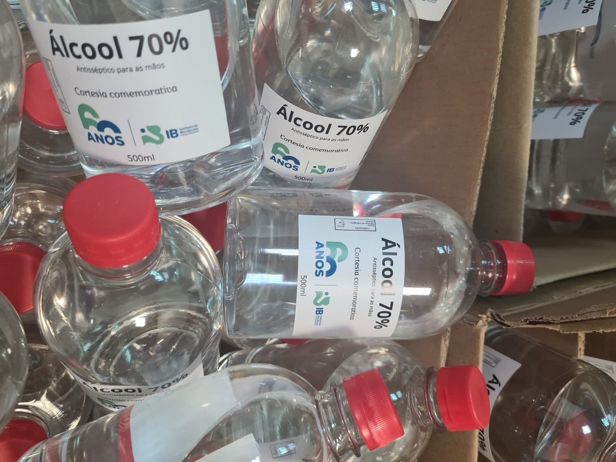 Asilo Padre Euclides recebe doação de 130 frascos de álcool em gel