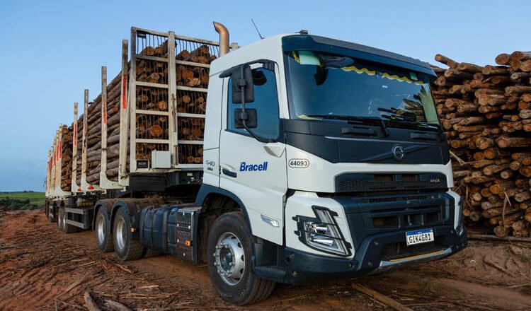 Bracell abre programa de formação para motoristas de transporte florestal CNH E