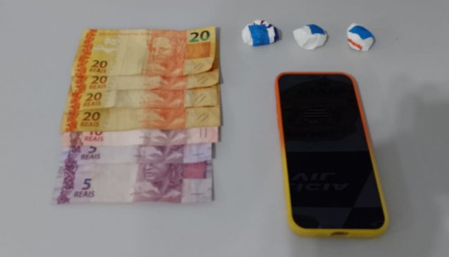 Frentista é preso por vender drogas em posto de combustíveis