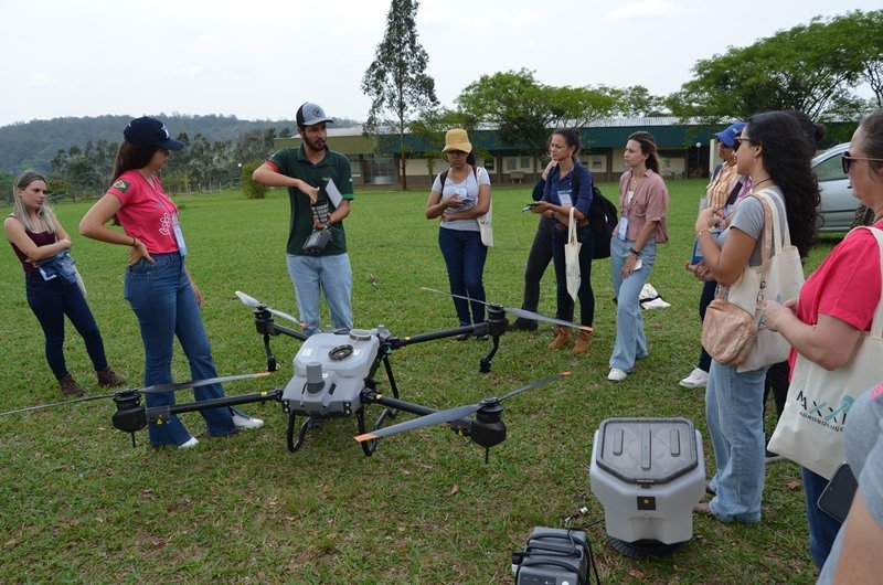 Curso de operação de drones reúne 200 mulheres em Botucatu