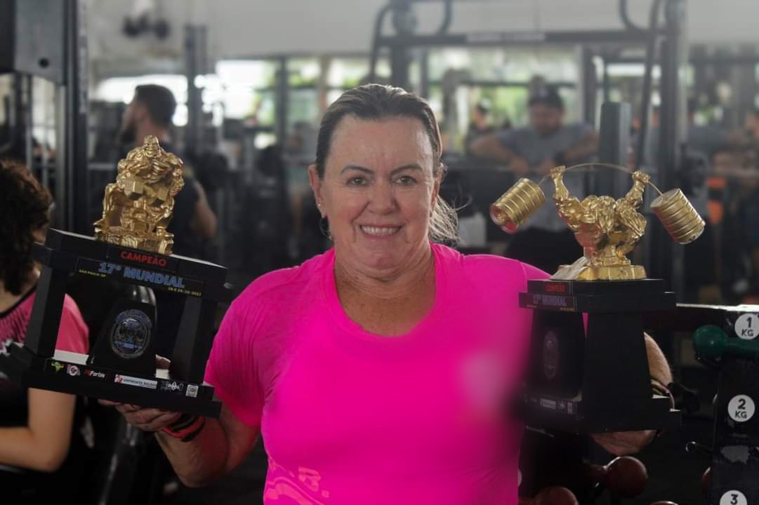 Ana Gatin é campeã mundial de levantamento de peso