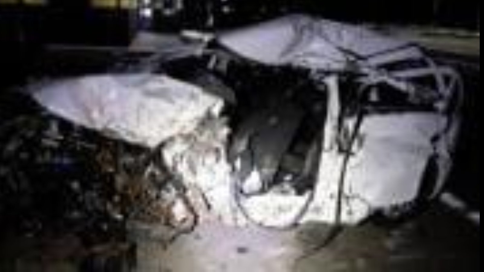 Acidente entre carro e treminhão deixa 3 mortos