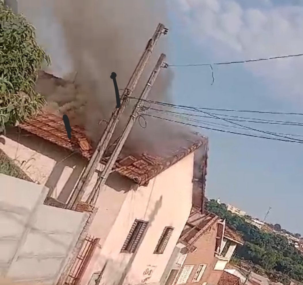 Incêndio destrói casa em Botucatu