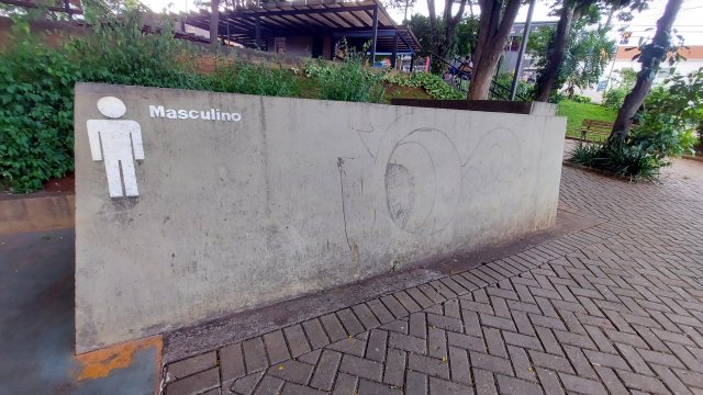 Homens são detidos por praticar sexo em banheiro público