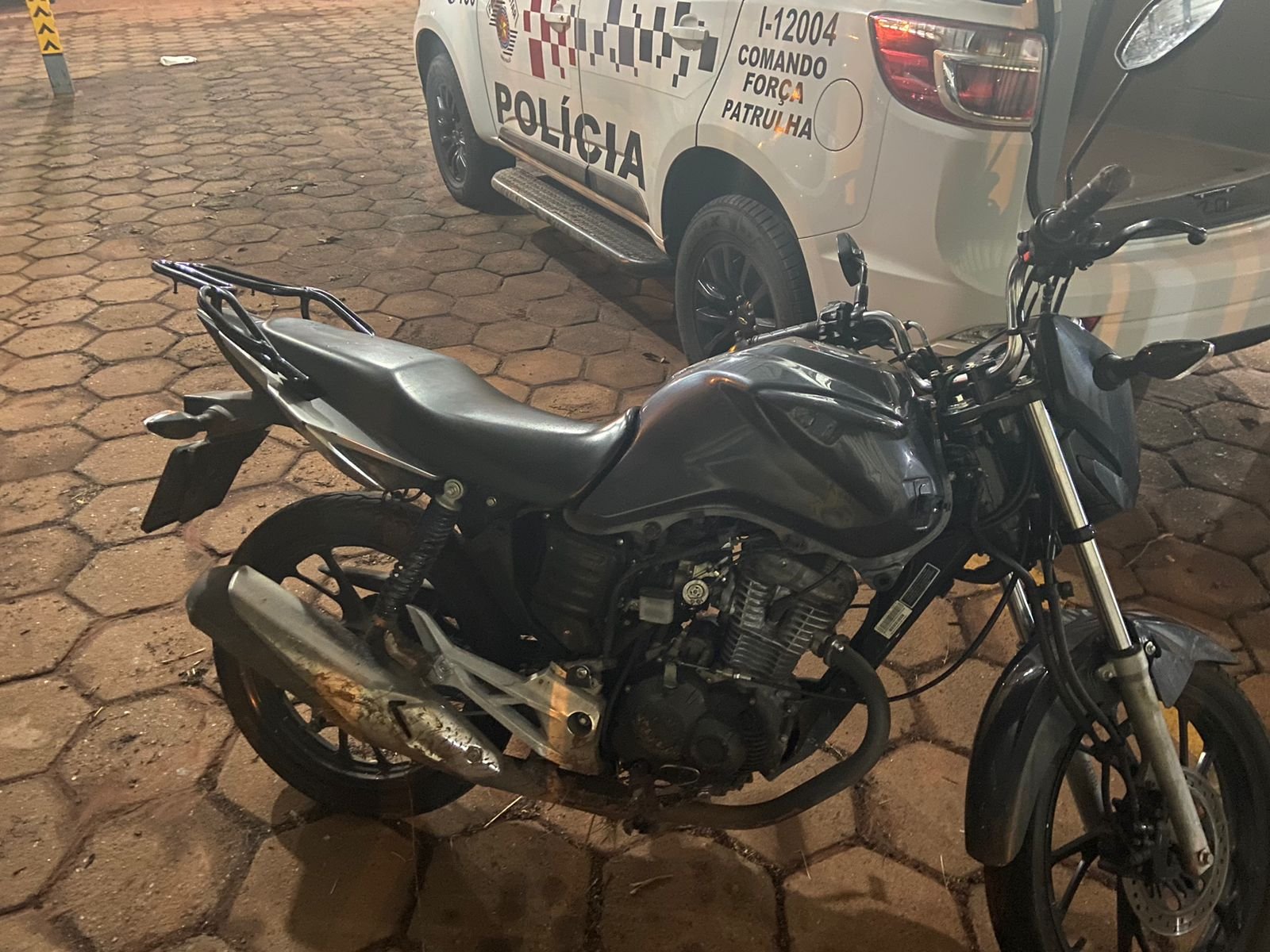 Perseguição a moto acaba com flagrante de tráfico