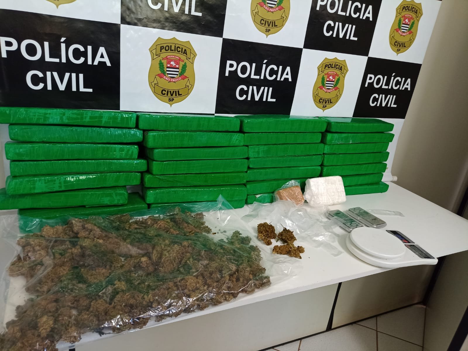 Polícia captura trio que dominava tráfico em Rubião Júnior