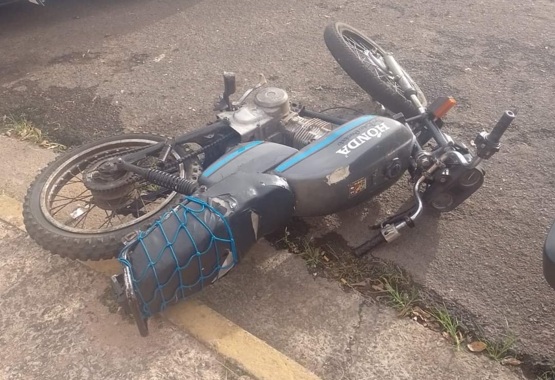 Menor é flagrado guiando moto adulterada