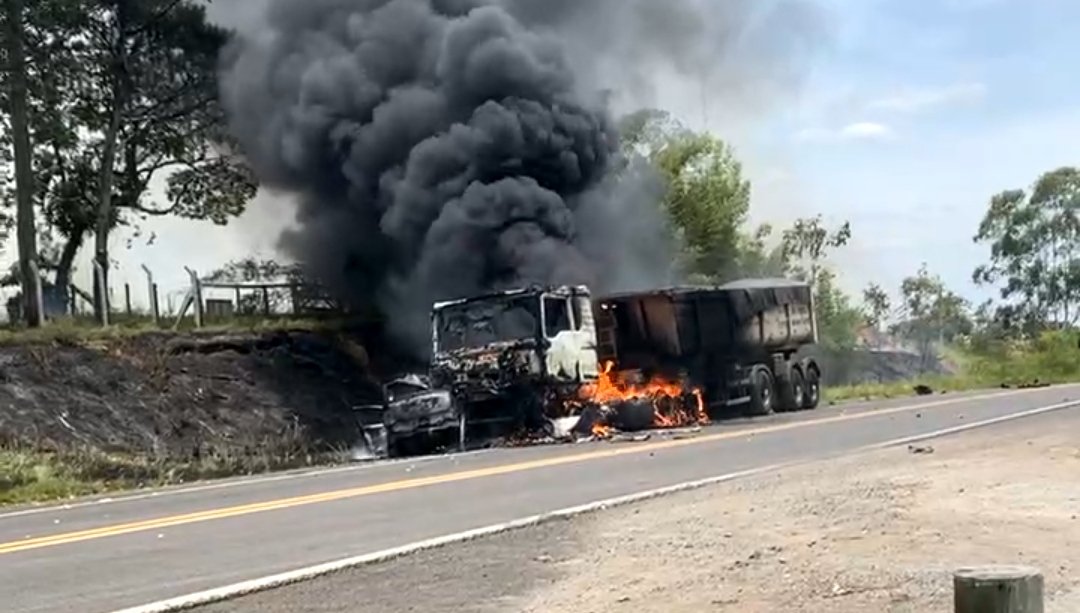 Carro e caminhão colidem em rodovia vicinal; acidente deixa vítima fatal