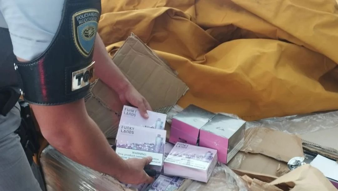 Polícia apreende mais de 30 mil cigarros eletrônicos contrabandeados